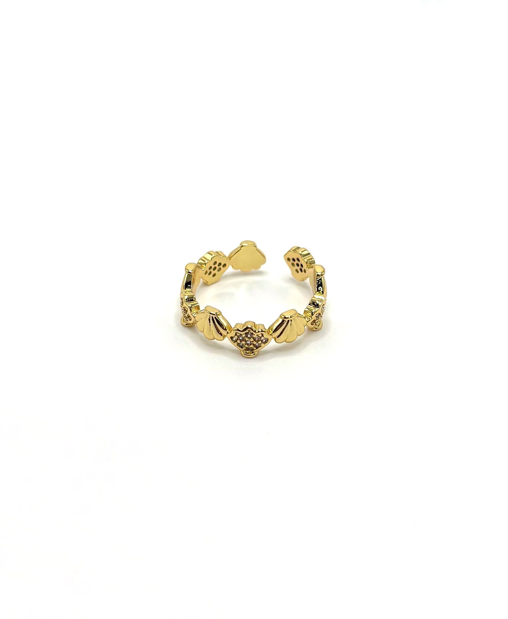 Vergoldeter Edelstahl Ring Maris mit filigranem Muschel-Design und Zirkonia-Steinen, verstellbar und glänzend poliert